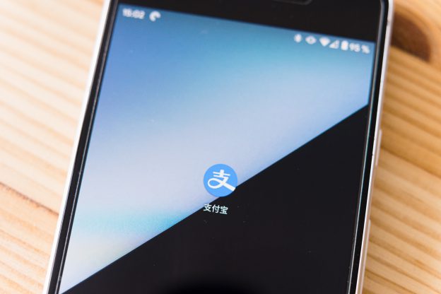 支付宝需要信息流 - 2 black ipad on brown wooden table