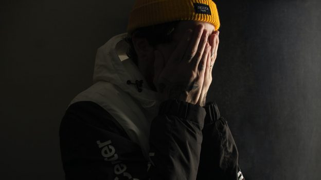 做事别后悔 - 1 man covering his face with both hands