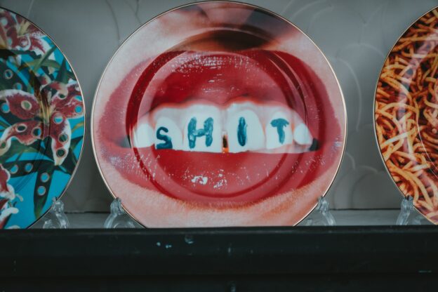 为什么你接手的代码总是屎山成堆? - 4 red and white heart shaped cake