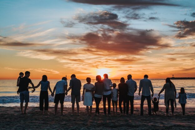 “宗族化”与“城市化” - 1 people standing on shore during golden hour